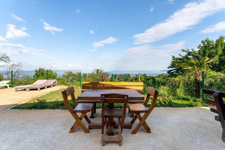 Apartments Nika With Swimming Pool And Beautiful Sea View Dobreć Esterno foto