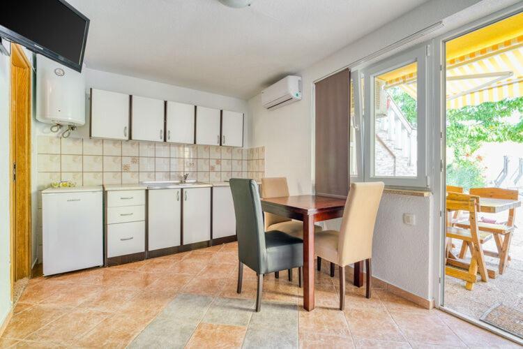 Apartments Nika With Swimming Pool And Beautiful Sea View Dobreć Esterno foto