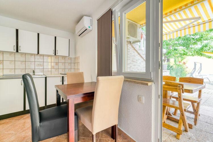 Apartments Nika With Swimming Pool And Beautiful Sea View Dobreć Esterno foto