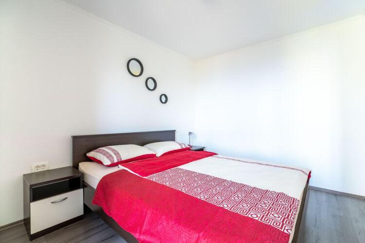 Apartments Nika With Swimming Pool And Beautiful Sea View Dobreć Esterno foto