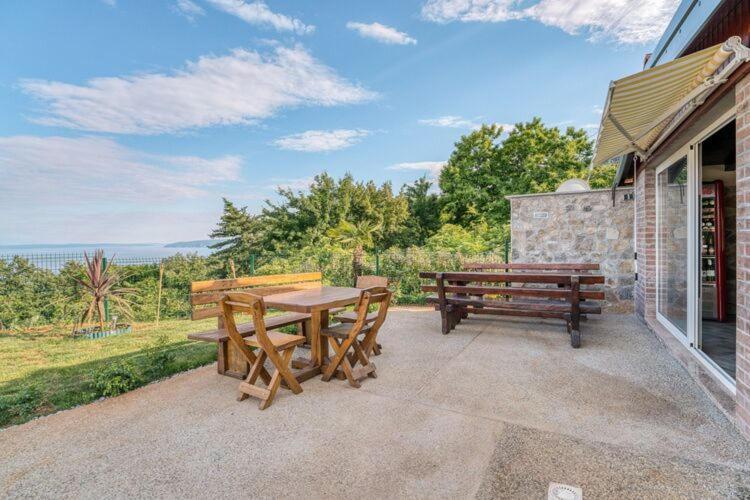 Apartments Nika With Swimming Pool And Beautiful Sea View Dobreć Esterno foto